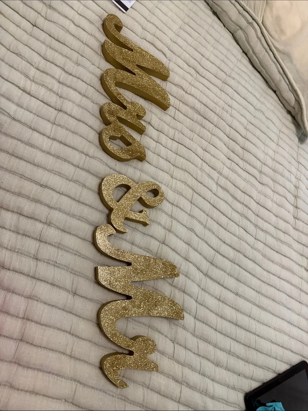 Gold Glitter 'mrs & mr' Wall Decor Sign - Home Wall Decor